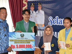 Pemkot Sibolga Beri Beasiswa kepada 200 Mahasiswa