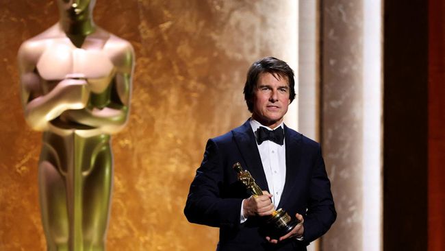 Tom Cruise Akhirnya Raih Piala Oscar setelah 40 Tahun Berkarier