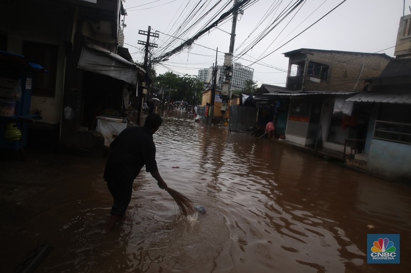 Banjir melanda Kawasan Jalan Kemang Utara di Jakarta, Selasa (18/11/2025). (CNBC Indonesia/Faisal Rahman)