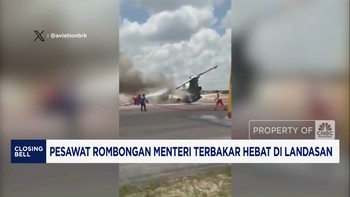 Video: Pesawat Rombongan Menteri Terbakar Hebat di Landasan