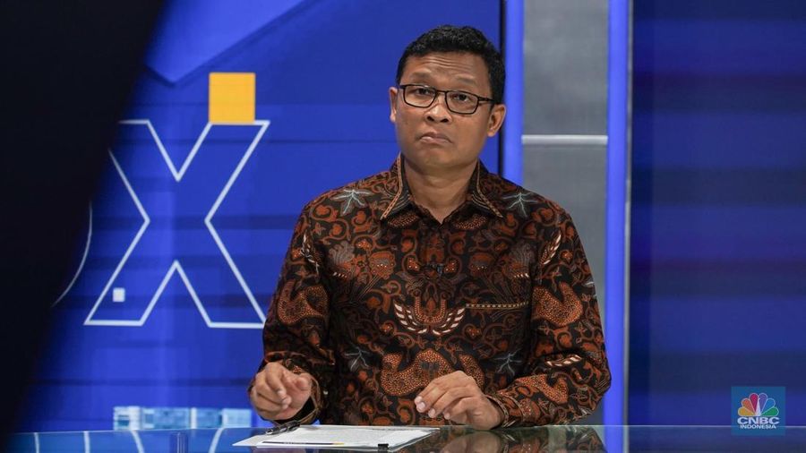 Direktur Jenderal Pajak, Bimo Wijayanto dalam program CNBC Indonesia Squawk Box di Jakarta, Selasa (18/11/2025). (CNBC Indonesia/Tias Budiarto)