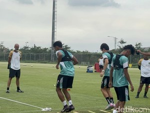 Eduardo Perez Tak Khawatir Rivera Absen saat Persebaya Vs Arema