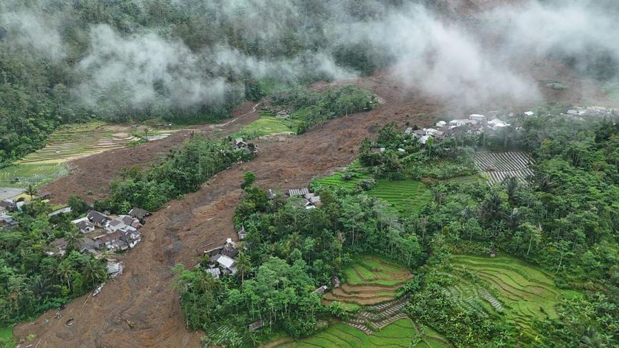 Foto udara tanah longsor di Kabupaten Banjarnegara, Jawa Tengah, Senin (17/11/2025). (Dok. BPBD)