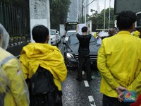 Mahasiswa Tiba-Tiba Demo Blokade Jalan Depan DPR RI