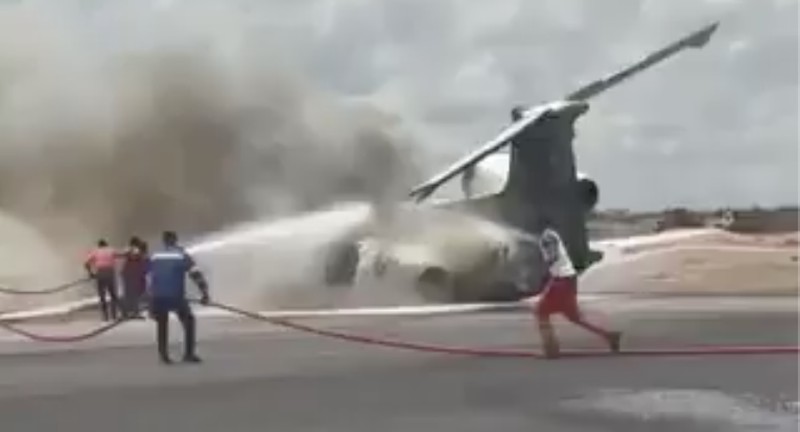 Sebuah video merekam detik-detik penumpang dan Menteri Pertambangan Kongo, Louis Watum Kabamba berserta delegasinya menyelamatkan diri usai pesawat yang mereka tumpangi keluar landasan dan terbakar saat mendarat di Kolwezi, Republik Demokratik Kongo. (Tangkapan Layar Video X/@aviationbrk)
