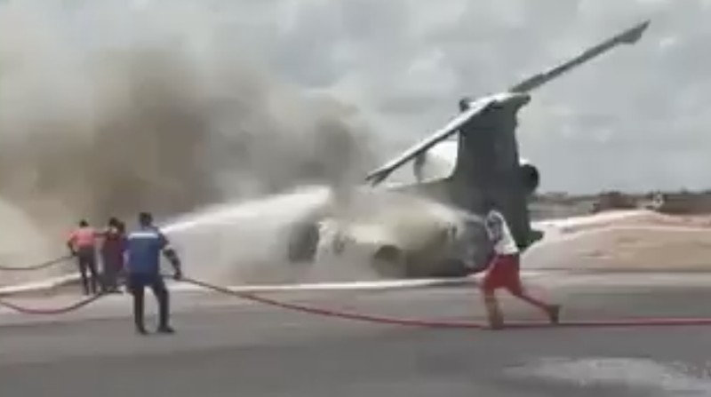 Sebuah video merekam detik-detik penumpang dan Menteri Pertambangan Kongo, Louis Watum Kabamba berserta delegasinya menyelamatkan diri usai pesawat yang mereka tumpangi keluar landasan dan terbakar saat mendarat di Kolwezi, Republik Demokratik Kongo. (Tangkapan Layar Video X/@aviationbrk)