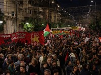 Potret Ribuan Warga Negeri Dewa-dewi Teriak soal 