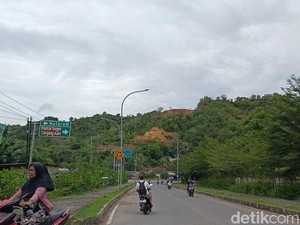 Bukit-bukit di Mandalika Terus Dikeruk, Pemkab Lombok Tengah Tak Kuasa Hentikan