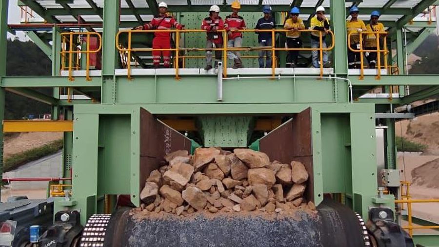 PT Merdeka Gold Resources Tbk (EMAS) resmi memulai kegiatan ore feeding di Tambang Emas Pani, Kabupaten Pohuwato, Provinsi Gorontalo pada 12 November 2025. (Dok. PT Merdeka Gold Resources Tbk (EMAS))