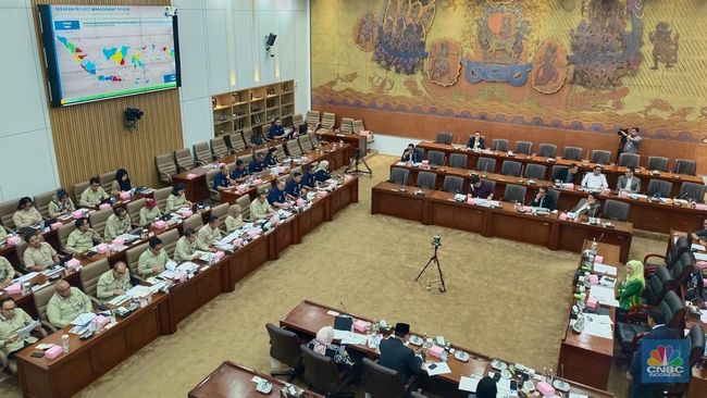 Menkop Lapor DPR, Kebut Bangun Koperasi Merah Putih-Gandeng Agrinas