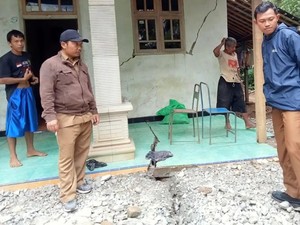 Hujan Deras Picu Tanah Gerak di Trenggalek, Rumah Warga Terancam Ambruk