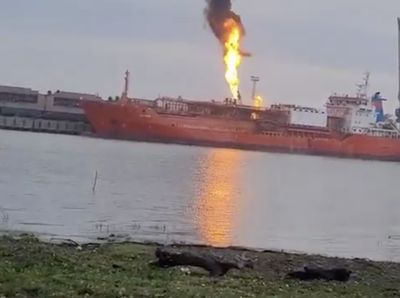 Kapal Tanker Negara NATO Terbakar Dihantam Drone, Rusia Pelakunya?