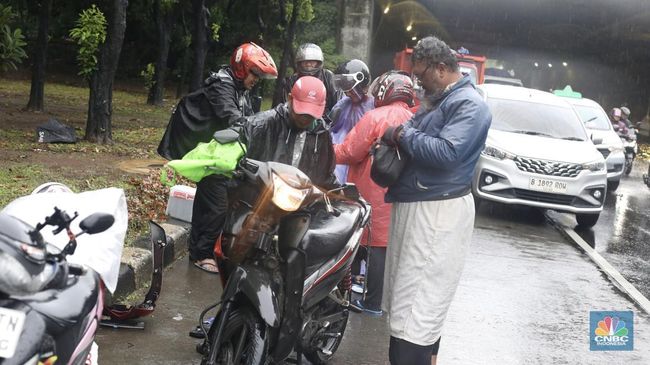 Terowongan Halim Cawang Banjir, Motor Coba Terobos Akhirnya Mogok