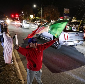 AS di Ambang Chaos! Imigran Bergerak Lawan Trump