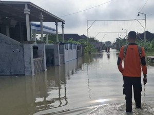 Tanggul Kali Lamong Jebol, Ratusan Rumah di Gresik Selatan Terendam Banjir