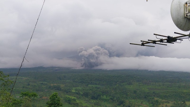 Erupsi Gunung Semeru, Jawa Timur, Rabu (19/11/2025). (Dok. Tim Kerja Gunung Api, Badan Geologi via Magma.esdm)