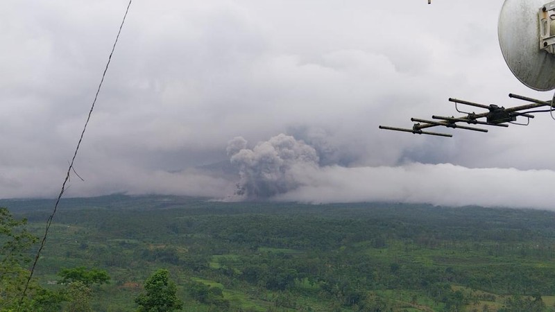Erupsi Gunung Semeru, Jawa Timur, Rabu (19/11/2025). (Dok. Tim Kerja Gunung Api, Badan Geologi via Magma.esdm)