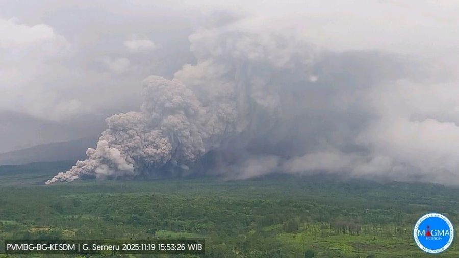 Erupsi Gunung Semeru, Jawa Timur, Rabu (19/11/2025). (Dok. Tim Kerja Gunung Api, Badan Geologi via Magma.esdm)