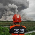 Gunung Semeru Erupsi-Status Awas, BNPB Sudah Evakuasi 300 Warga  