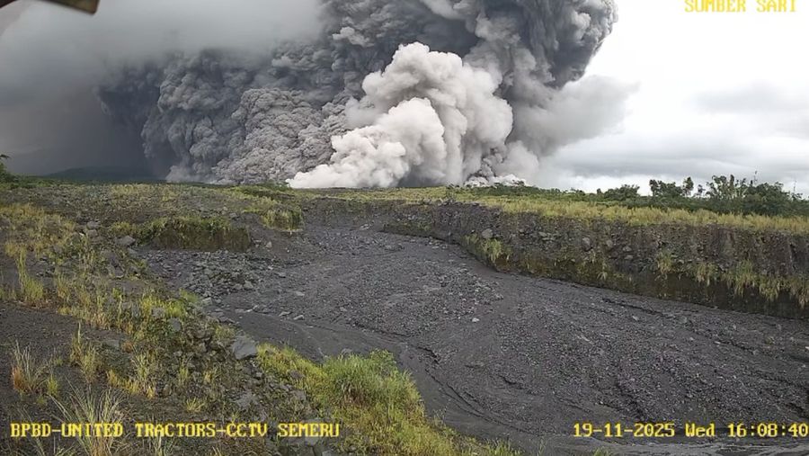 Erupsi Gunung Semeru, Jawa Timur, Rabu (19/11/2025). (Dok. Tim Kerja Gunung Api, Badan Geologi via Magma.esdm)