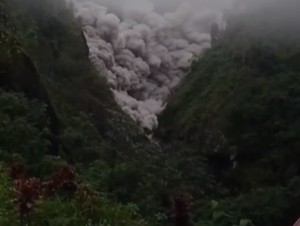 Video: Gunung Semeru Erupsi, Ini Himbauan dari BNPB