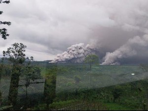 BNPB Kirim Tim Evakuasi 178 Orang Tertahan di Ranu Kumbolo