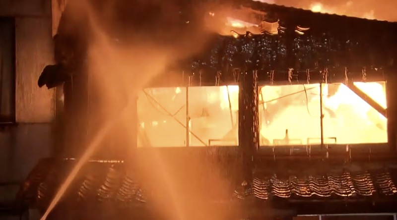 Kebakaran besar melanda kawasan permukiman di Oita, Jepang Selatan. (Reuters TV)