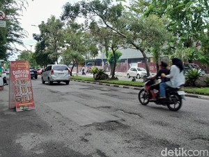 Pemkot Medan soal Jalan Depan Kampus USU Berlubang: Minggu Depan Ditambal