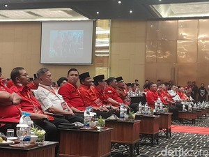 Edy Rahmayadi Hadiri Konferda PDIP Sumut, Duduk Dekat Djarot