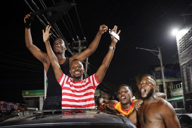 Para penggemar bereaksi setelah kemenangan Haiti atas Nikaragua selama kualifikasi Piala Dunia 2026, di Port-au-Prince, Haiti, 18 November 2025. (REUTERS/Egeder Pq Fildor)