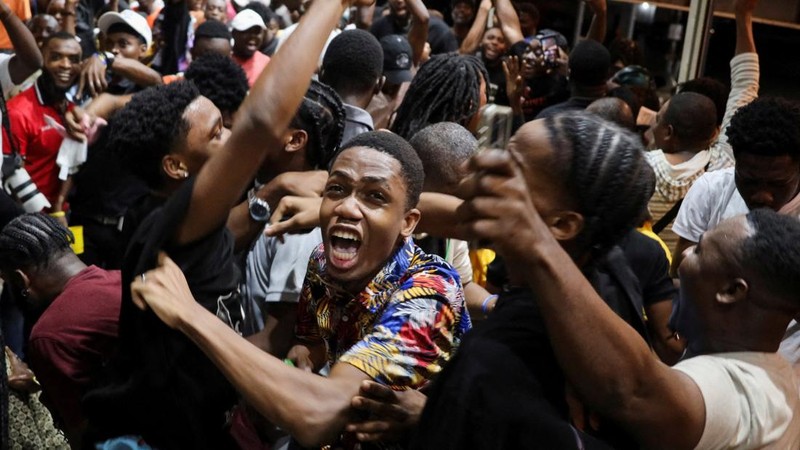 Para penggemar bereaksi setelah kemenangan Haiti atas Nikaragua selama kualifikasi Piala Dunia 2026, di Port-au-Prince, Haiti, 18 November 2025. (REUTERS/Egeder Pq Fildor)