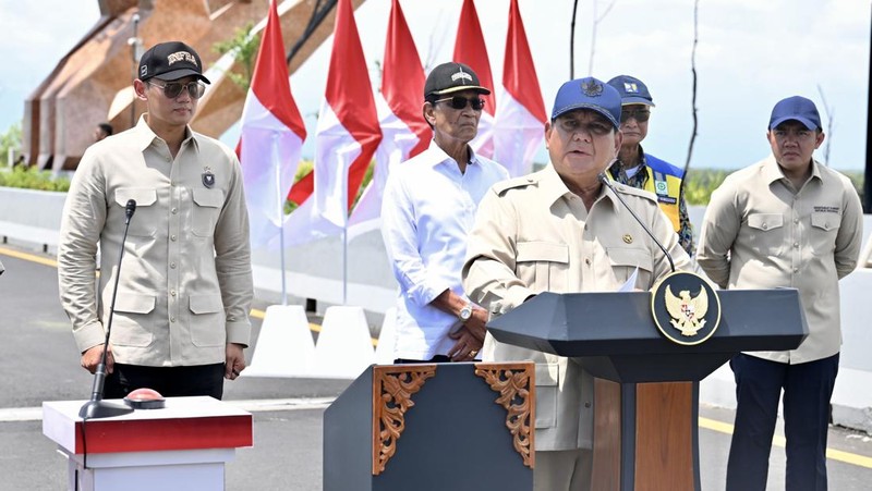 Presiden Prabowo Subianto meresmikan Jembatan Kabanaran di Kabupaten Bantul, Daerah Istimewa Yogyakarta, pada Rabu (19/11/2025). (Dok. Biro Pers Sekretariat Presiden/Cahyo)