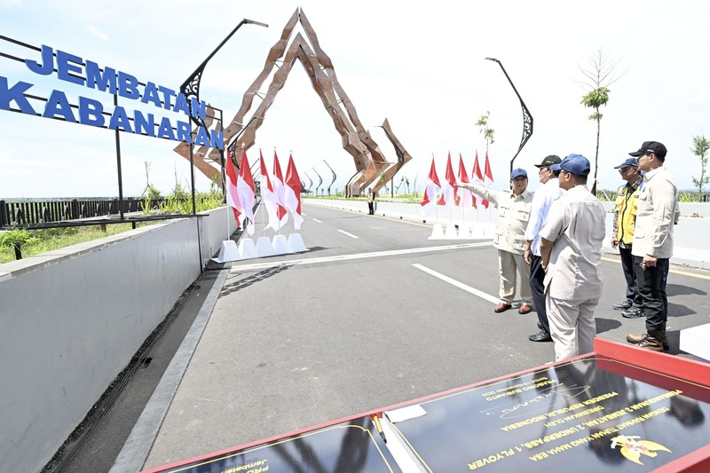 Presiden Prabowo Subianto meresmikan Jembatan Kabanaran di Kabupaten Bantul, Daerah Istimewa Yogyakarta, pada Rabu (19/11/2025). (Dok. Biro Pers Sekretariat Presiden/Cahyo)