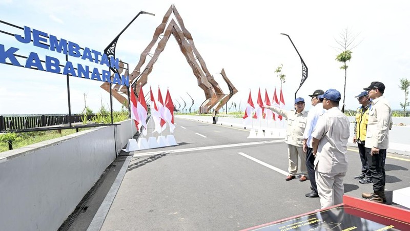 Presiden Prabowo Subianto meresmikan Jembatan Kabanaran di Kabupaten Bantul, Daerah Istimewa Yogyakarta, pada Rabu (19/11/2025). (Dok. Biro Pers Sekretariat Presiden/Cahyo)