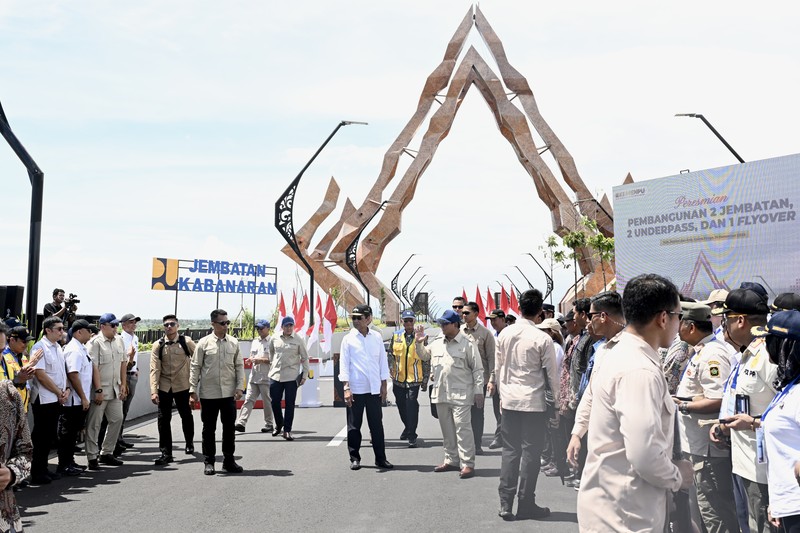 Presiden Prabowo Subianto meresmikan Jembatan Kabanaran di Kabupaten Bantul, Daerah Istimewa Yogyakarta, pada Rabu (19/11/2025). (Dok. Biro Pers Sekretariat Presiden/Cahyo)