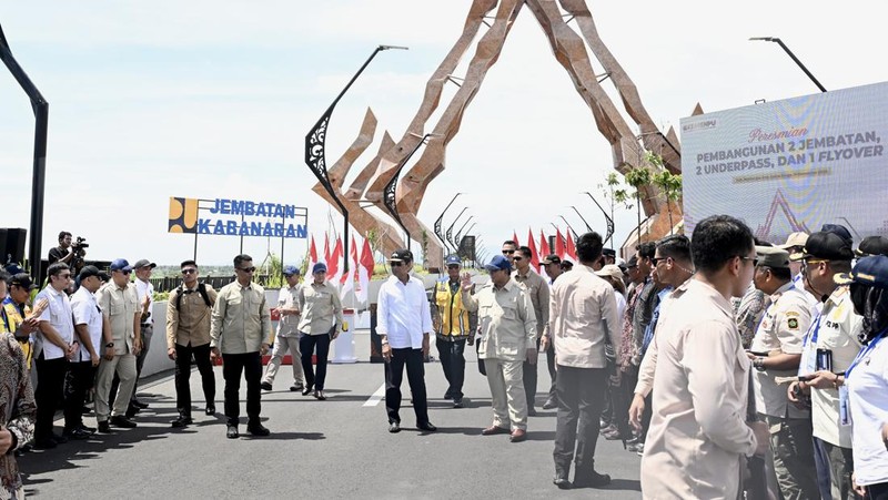 Presiden Prabowo Subianto meresmikan Jembatan Kabanaran di Kabupaten Bantul, Daerah Istimewa Yogyakarta, pada Rabu (19/11/2025). (Dok. Biro Pers Sekretariat Presiden/Cahyo)