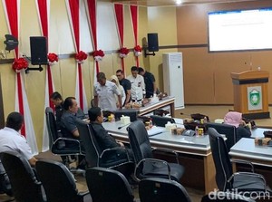 Panas Rapat Paripurna di DPRD Parepare, Dihujani Interupsi-Sekda Walk Out
