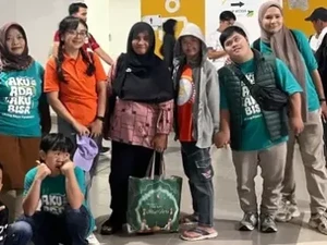 Suka Cita Anak-anak Down Syndrome dan Santri Dukung Timnas U-22 Lawan Mali