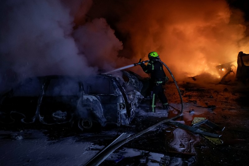 Rescuers evacuate a resident from the apartment building hit by a Russian drone strike, amid Russia's attack on Ukraine, in Kharkiv, Ukraine November 19, 2025. REUTERS/Sofiia Gatilova