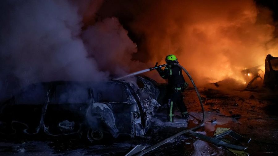 Rescuers evacuate a resident from the apartment building hit by a Russian drone strike, amid Russia's attack on Ukraine, in Kharkiv, Ukraine November 19, 2025. REUTERS/Sofiia Gatilova