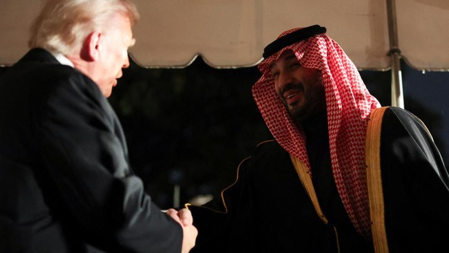 Media AS Sebut Arab Saudi Diam-Diam Lobi Trump agar Serang Iran