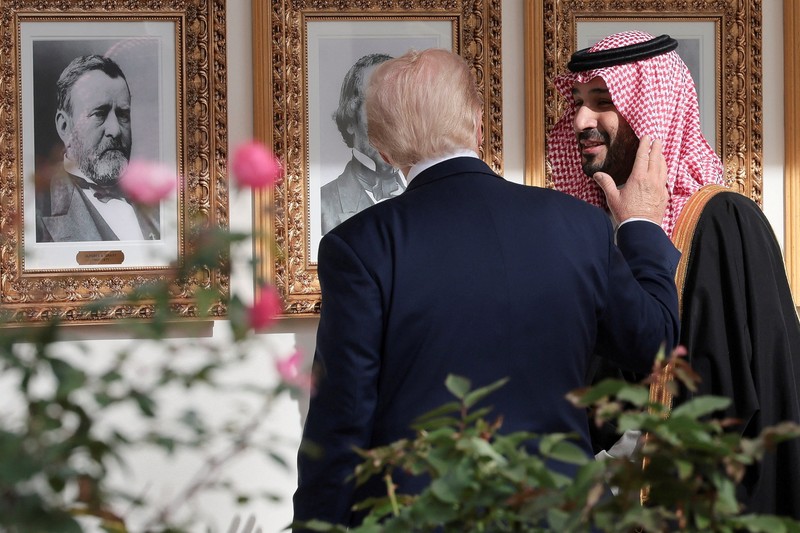 Saudi Crown Prince and Prime Minister Mohammed bin Salman laughs as U.S. President Donald Trump speaks while shaking hands during a meeting in the Oval Office at the White House in Washington, D.C., U.S., November 18, 2025.  REUTERS/Evelyn Hockstein