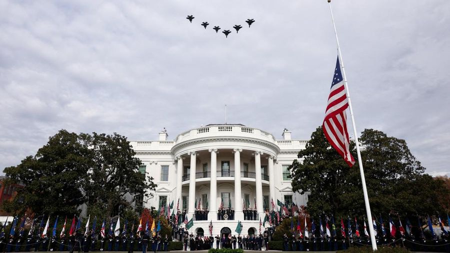 U.S. President Donald Trump and Saudi Crown Prince and Prime Minister Mohammed bin Salman watch a military flyover at the White House in Washington, D.C., U.S., November 18, 2025. REUTERS/Kevin Lamarque     TPX IMAGES OF THE DAY