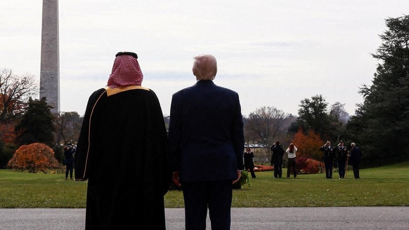 U.S. President Donald Trump and Saudi Crown Prince and Prime Minister Mohammed bin Salman watch a military flyover at the White House in Washington, D.C., U.S., November 18, 2025. REUTERS/Kevin Lamarque     TPX IMAGES OF THE DAY