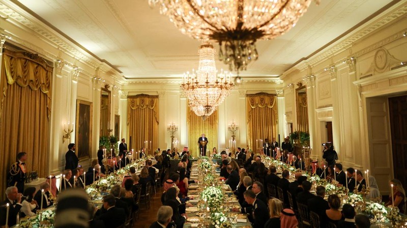 Saudi Crown Prince and Prime Minister Mohammed bin Salman laughs as U.S. President Donald Trump speaks while shaking hands during a meeting in the Oval Office at the White House in Washington, D.C., U.S., November 18, 2025.  REUTERS/Evelyn Hockstein