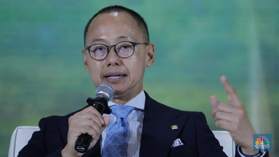 Wakil Ketua MPR RI, Eddy Soeparno memberi pemaparan dalam diskusi panel di acara Waste to Energy Investment Forum 2025 dengan tema &rdquo;Economic Gains, Environmental Wins&rdquo; di Gedung Menara Bank Mega, Jakarta, Rabu (19/11/2025). (CNBC Indonesia/Tri Susilo)