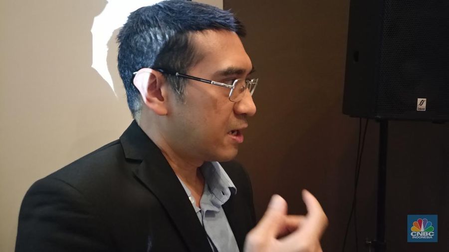 Associate Director Research & Consultancy Department PT Leads Property Services Indonesia, Martin Hutapea dalam Tren Properti 2025 & Market Outlook 2025 Leads Property di SCBD, Kamis (20/11/2025). (CNBC Indonesia/Ferry Sandi)