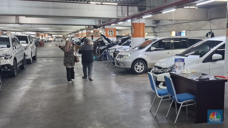 Begini kondisi sentra mobil bekas jelang akhir tahun di WTC Mangga Dua, Jakarta Utara, Kamis (20/11/2025), di mana kondisinya cukup sepi. (CNBC Indonesia/Chandra Dwi Pranata)