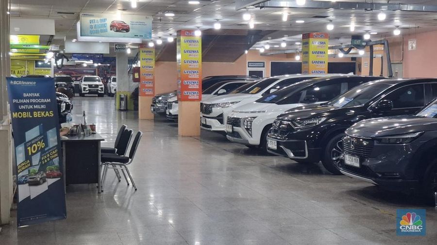 Begini kondisi sentra mobil bekas jelang akhir tahun di WTC Mangga Dua, Jakarta Utara, Kamis (20/11/2025), di mana kondisinya cukup sepi. (CNBC Indonesia/Chandra Dwi Pranata)