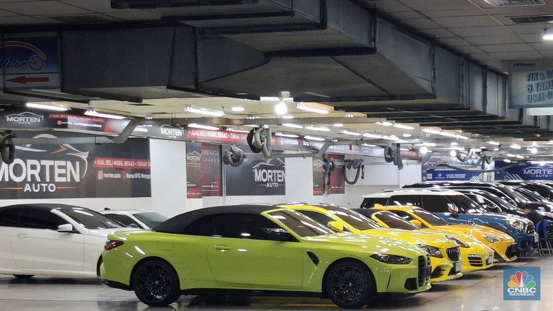 Begini kondisi sentra mobil bekas jelang akhir tahun di WTC Mangga Dua, Jakarta Utara, Kamis (20/11/2025), di mana kondisinya cukup sepi. (CNBC Indonesia/Chandra Dwi Pranata)